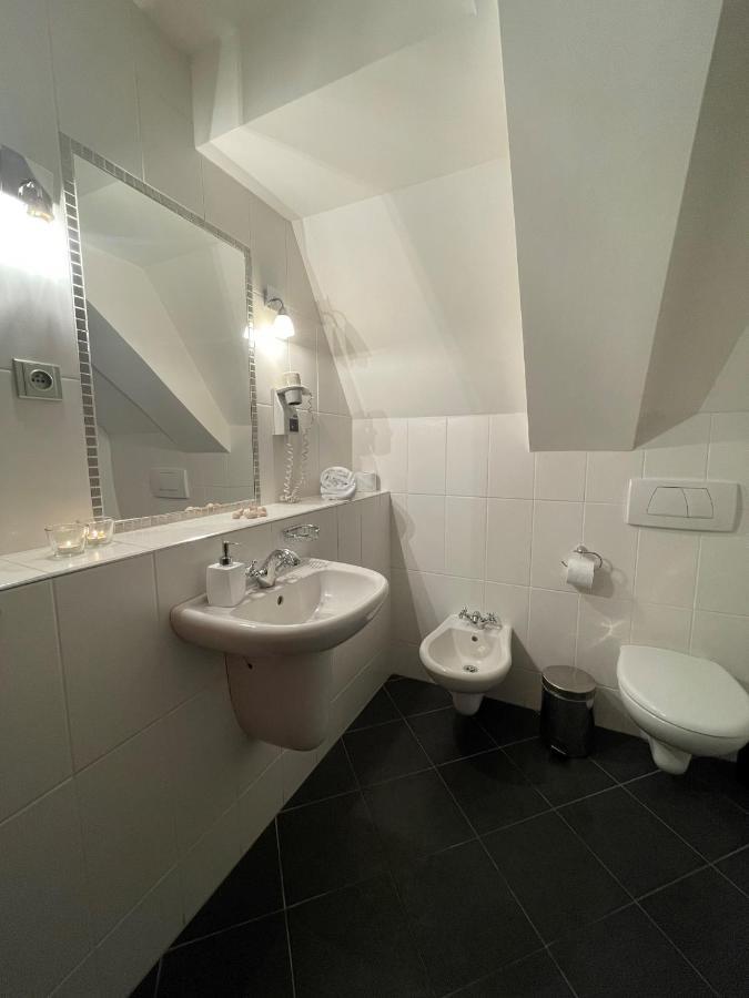 Hotel U Cervene Zidle - Red Chair Praga