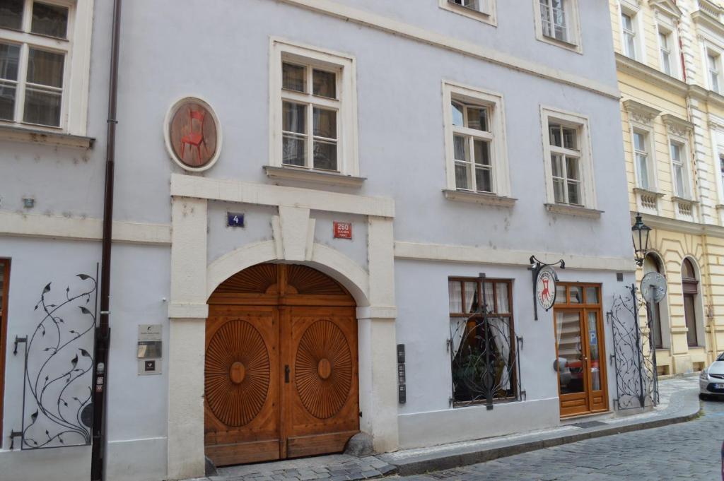 U Cervene Zidle - Red Chair Hotel Praga